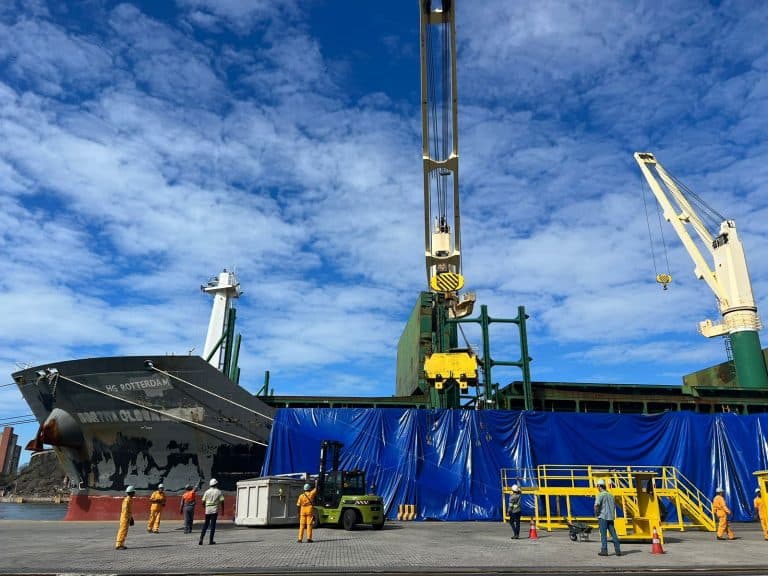 Sigma Lithium faz segunda remessa para Porto de Vitória