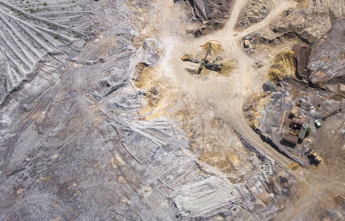 Meteoric contrata Ausenco para projeto de terras raras em MG