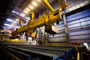 Produção mundial cai 4,3% em março, mas cresce 0,5% no trimestre