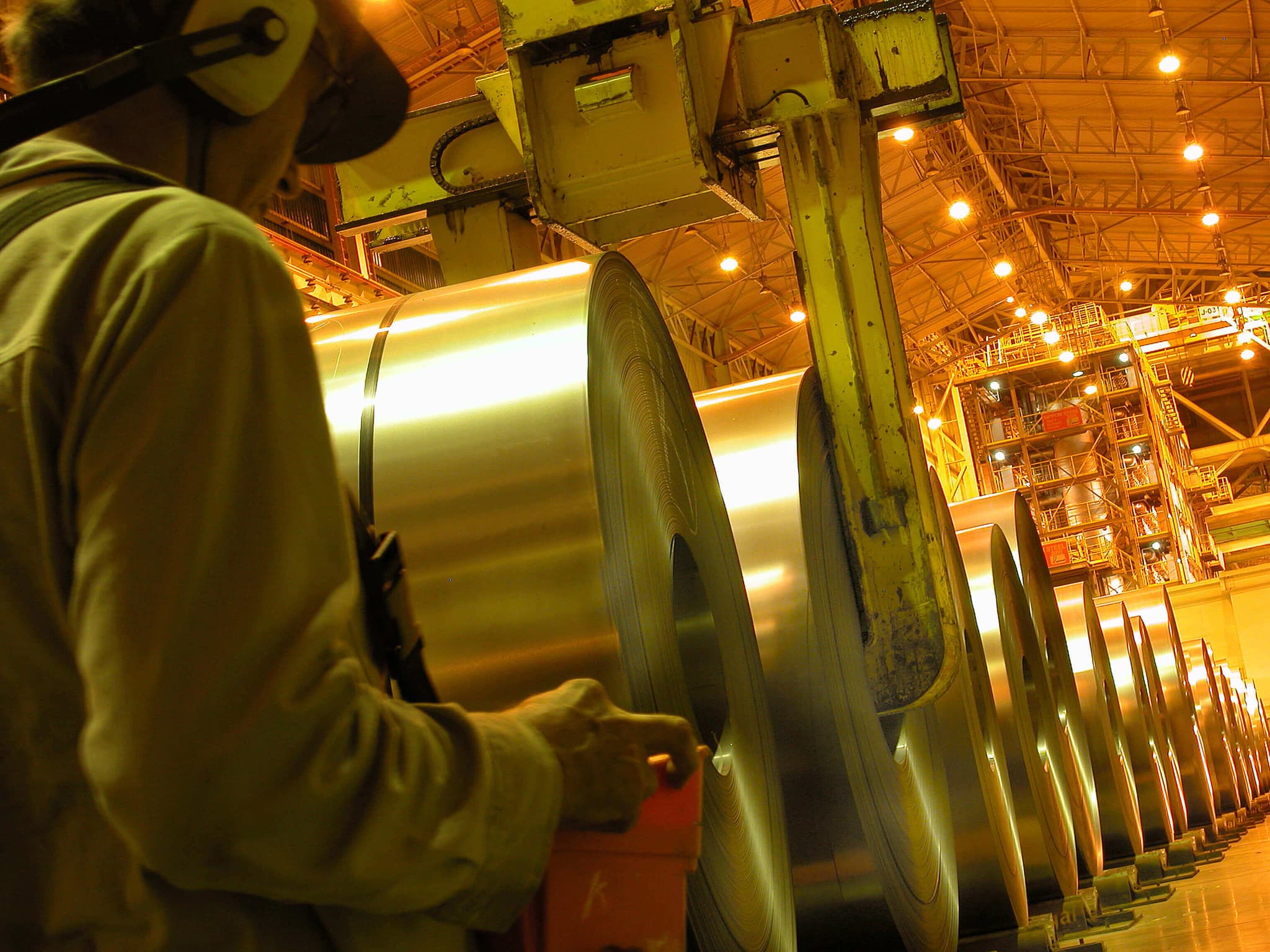 worldsteel revê dados de outubro e produção mundial cresce 1%