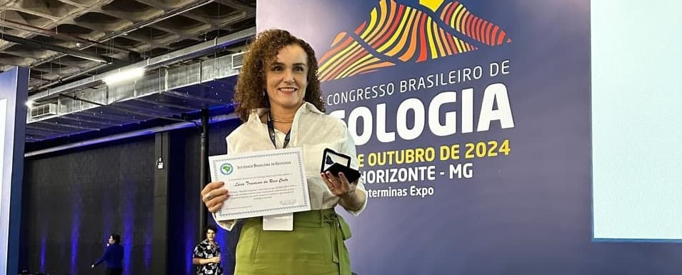 Lúcia Travassos recebe medalha de ouro Pandiá Calógeras