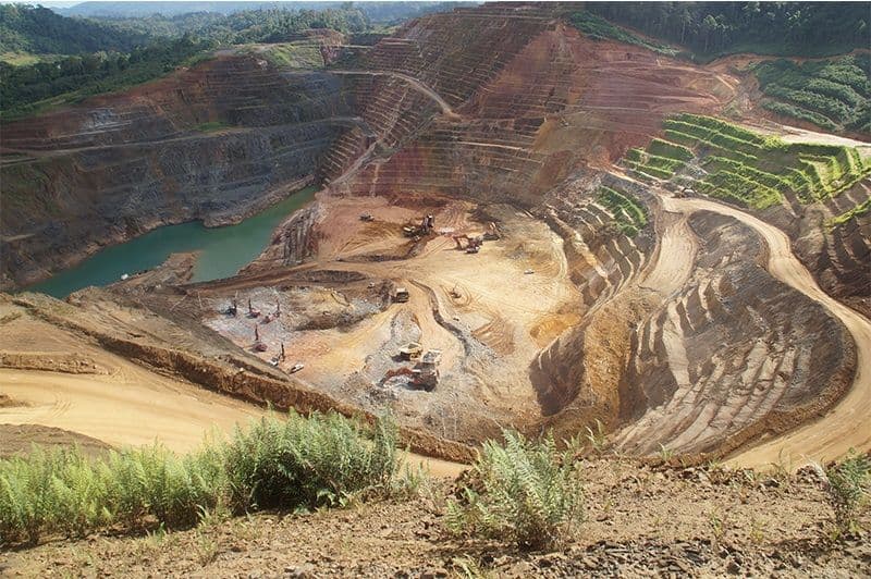 Produção de ouro cai 41% no trimestre