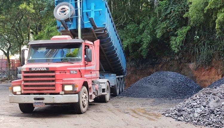500 t de agregado siderúrgico para Petrópolis