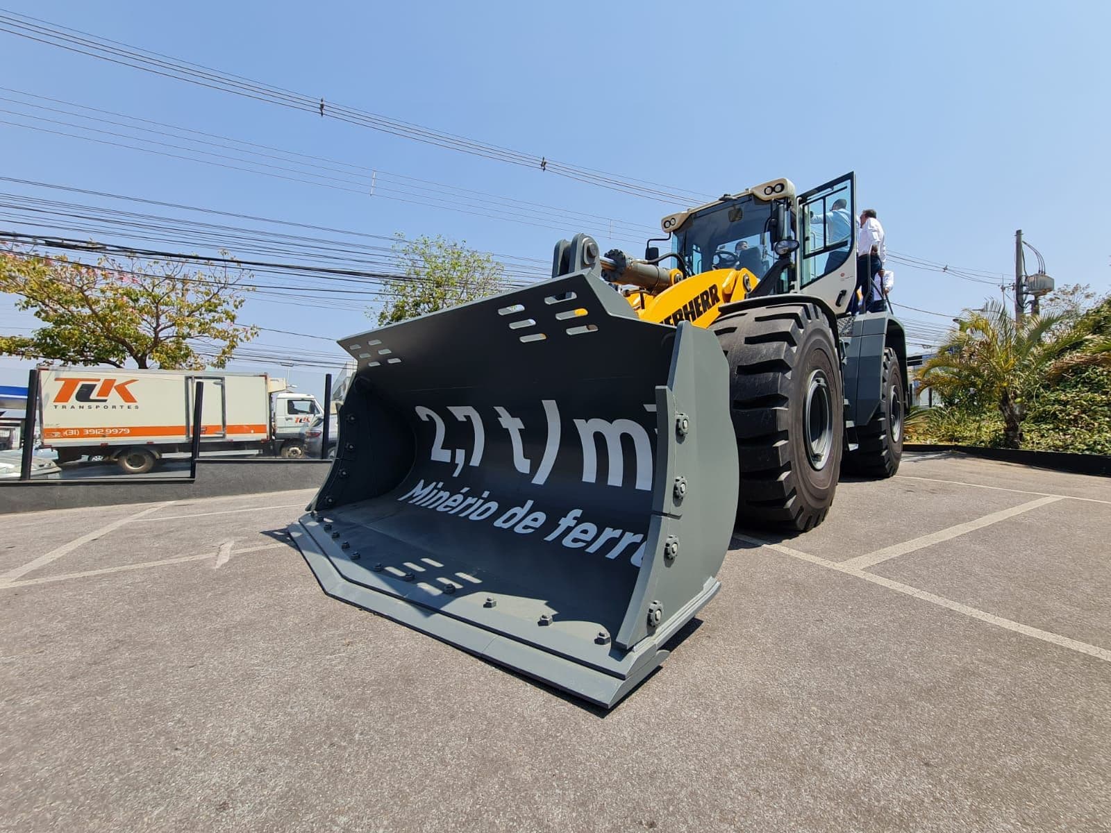 Chega ao Brasil a pá-carregadeira L 586 XPower