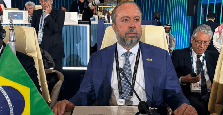 Ministro defende industrialização como exigência para investimentos em mineração no País